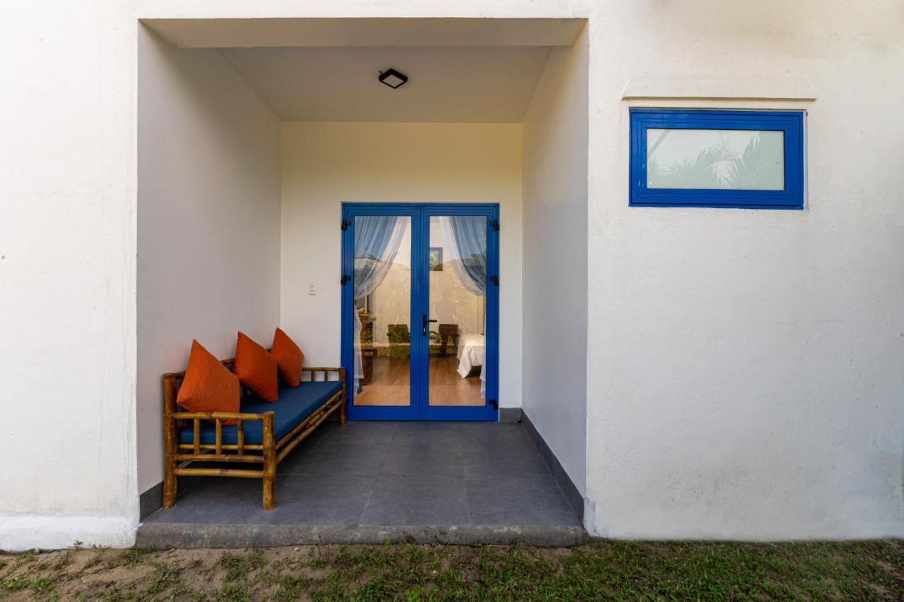 Local Beach Front Villas Tan Thanh Екстериор снимка